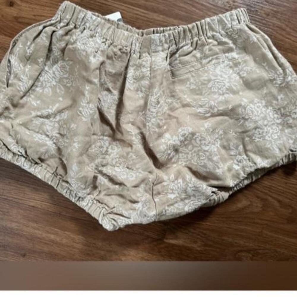 Anthropologie Tan Cream Floral Bubble Jacquard Shorts Size S - Picture 3 of 5